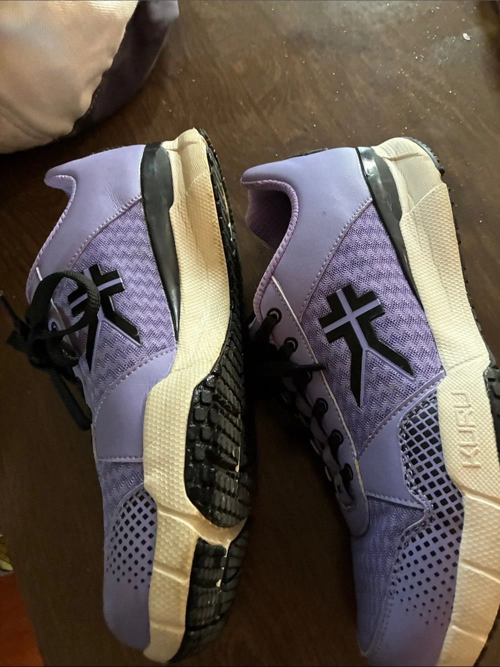 KURU Lavender Lace-Up Women's Sneakers with Black Laces